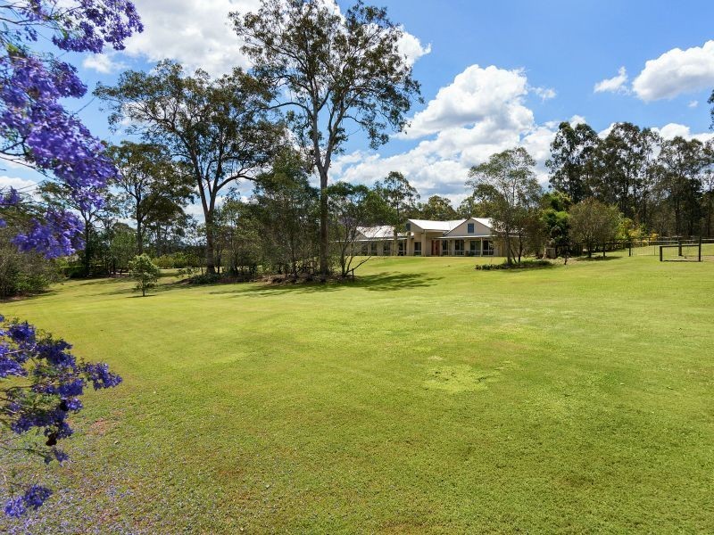 18 Castlereagh Place, Anstead QLD 4070