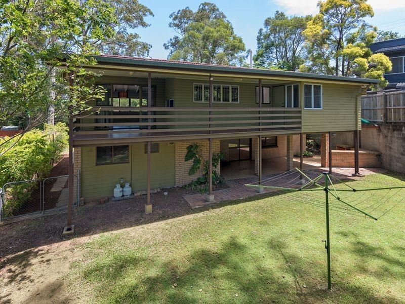 23 Neptune Street, Chapel Hill QLD 4069