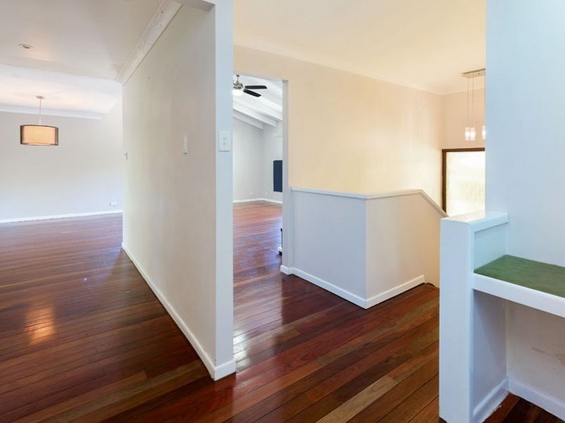 23 Neptune Street, Chapel Hill QLD 4069