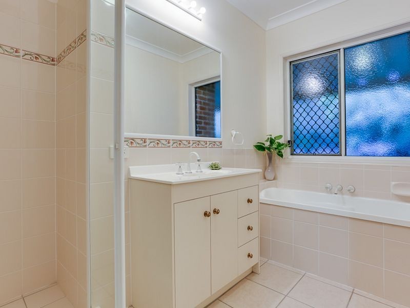 4 Sandlewood Close, Moggill QLD 4070