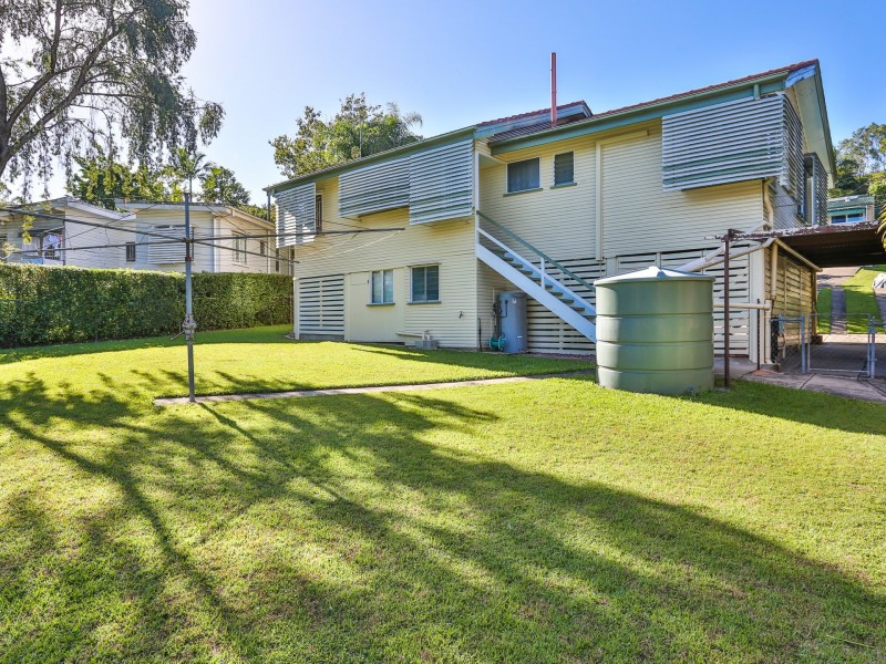 10 Dumbarton Drive, Kenmore QLD 4069