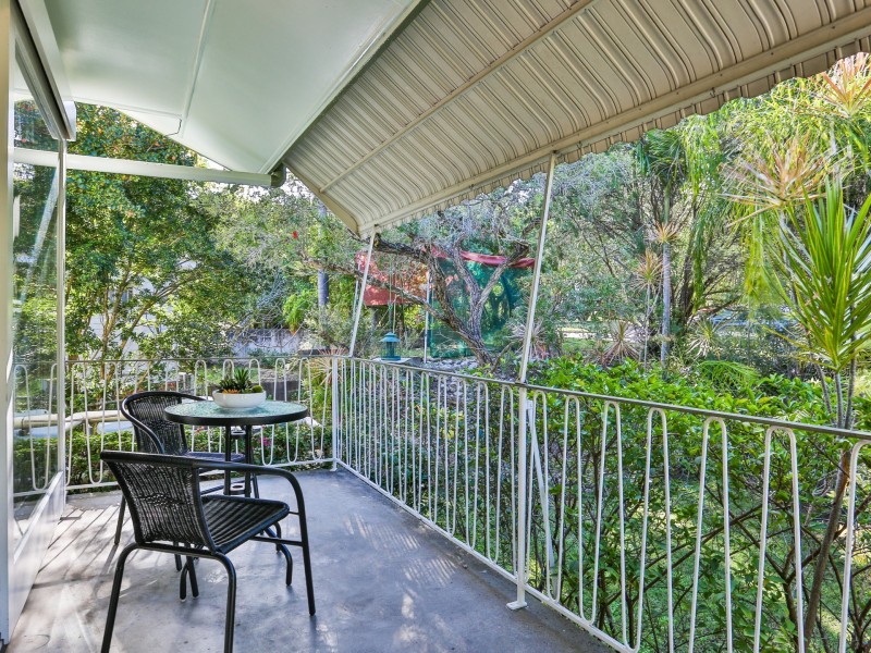 10 Dumbarton Drive, Kenmore QLD 4069