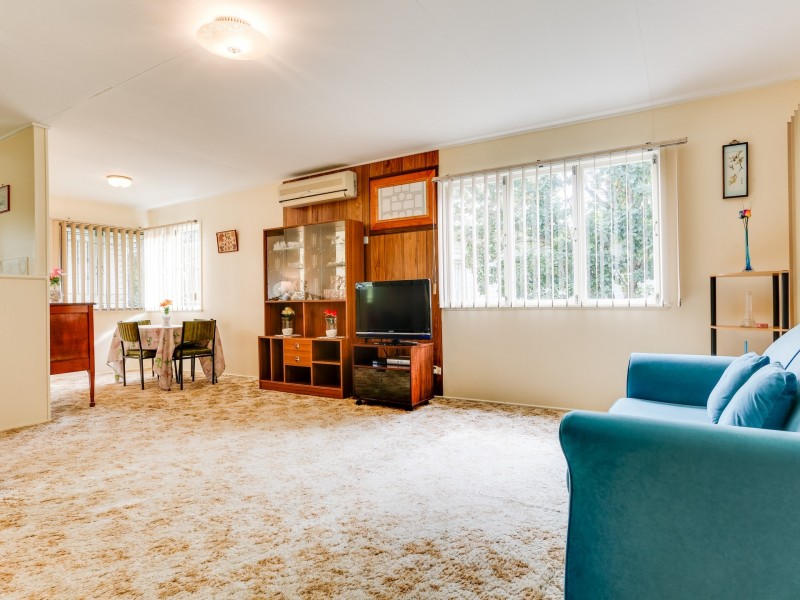 10 Dumbarton Drive, Kenmore QLD 4069