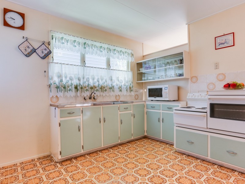 10 Dumbarton Drive, Kenmore QLD 4069
