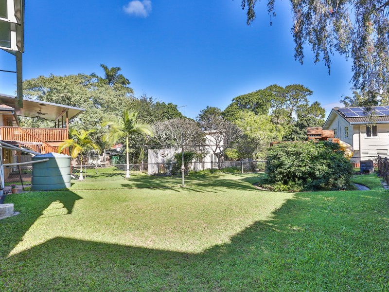 10 Dumbarton Drive, Kenmore QLD 4069