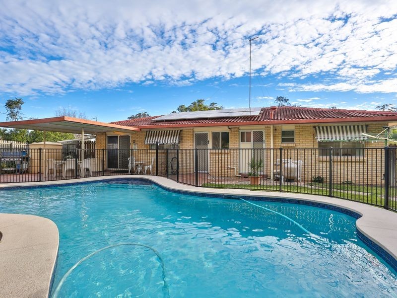 55 Dumbarton Drive, Kenmore QLD 4069