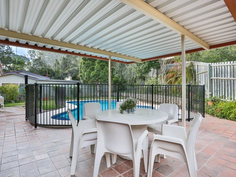 55 Dumbarton Drive, Kenmore QLD 4069