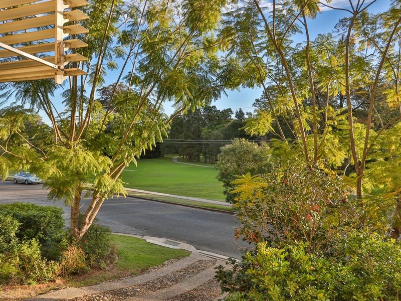 55 Dumbarton Drive, Kenmore QLD 4069