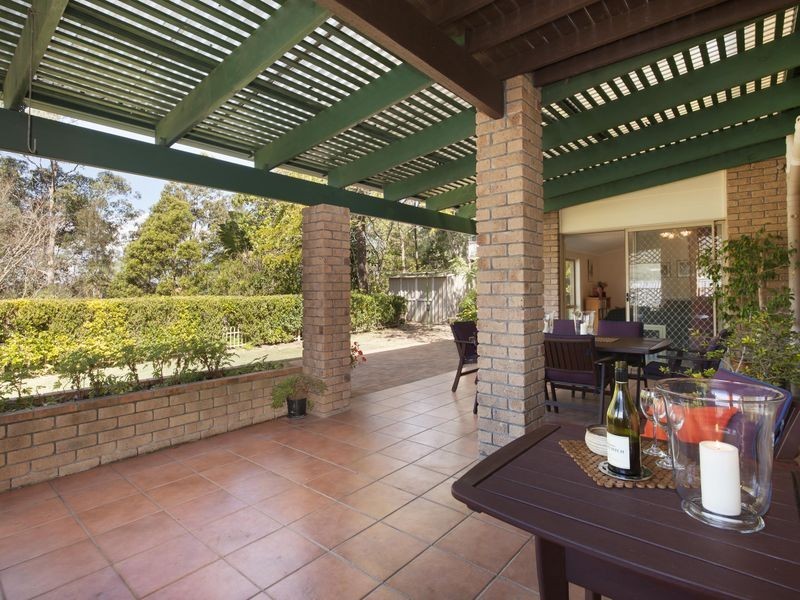 11 Camborne Place, Chapel Hill QLD 4069