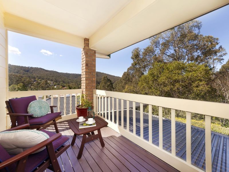 11 Camborne Place, Chapel Hill QLD 4069