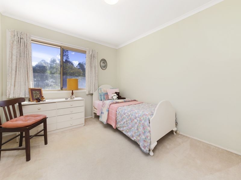 11 Camborne Place, Chapel Hill QLD 4069