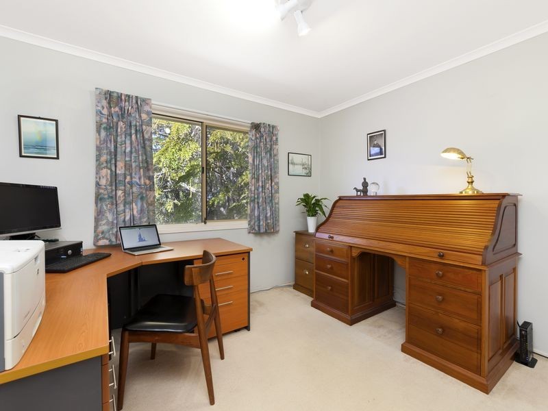 11 Camborne Place, Chapel Hill QLD 4069