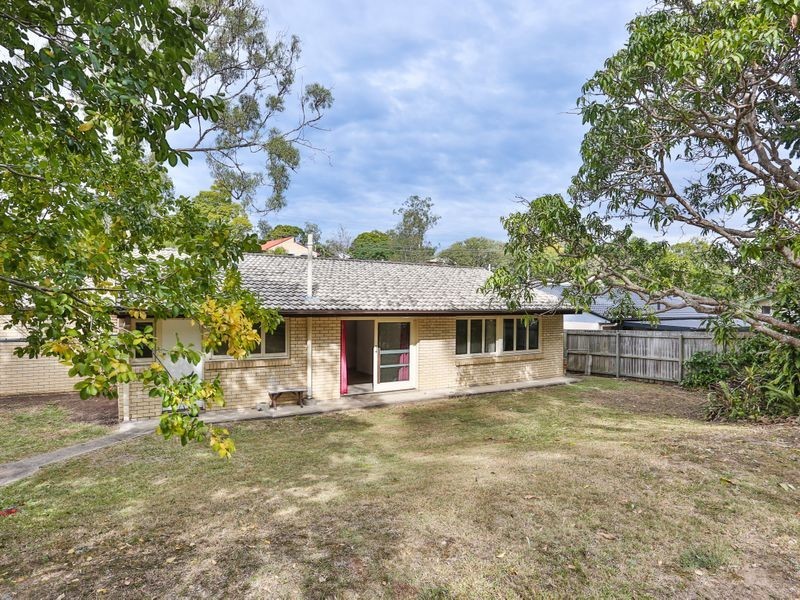 27 Twilight Street, Kenmore QLD 4069