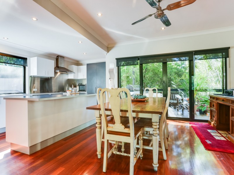 77 Palm Street, Kenmore QLD 4069