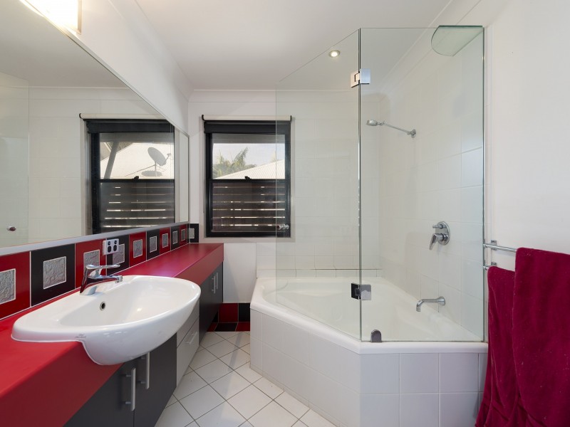 77 Palm Street, Kenmore QLD 4069