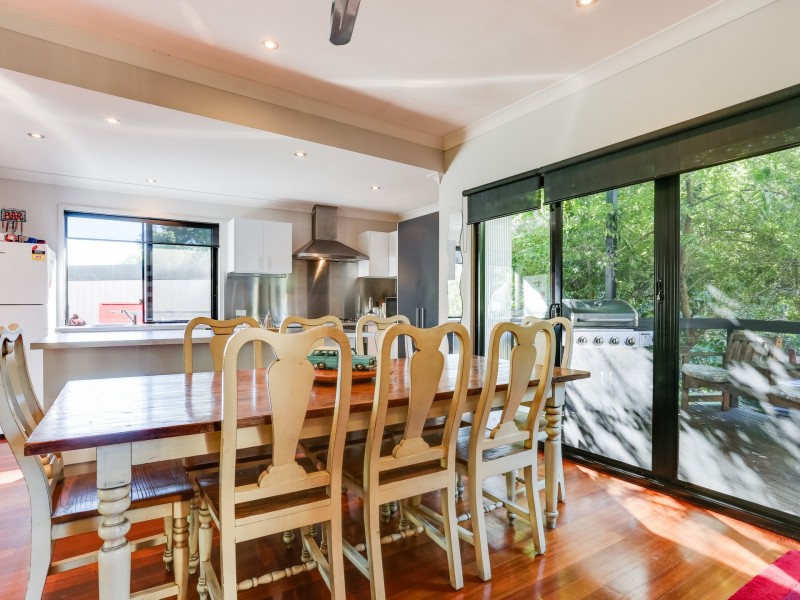 77 Palm Street, Kenmore QLD 4069