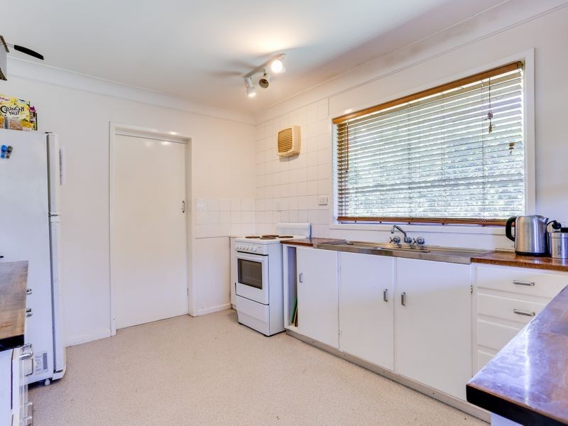 1 Currong Street, Kenmore QLD 4069