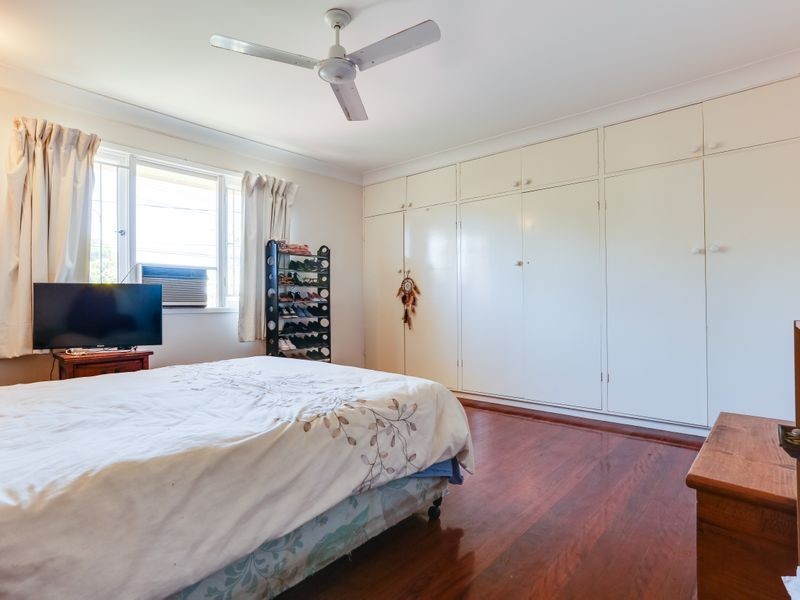 1 Currong Street, Kenmore QLD 4069