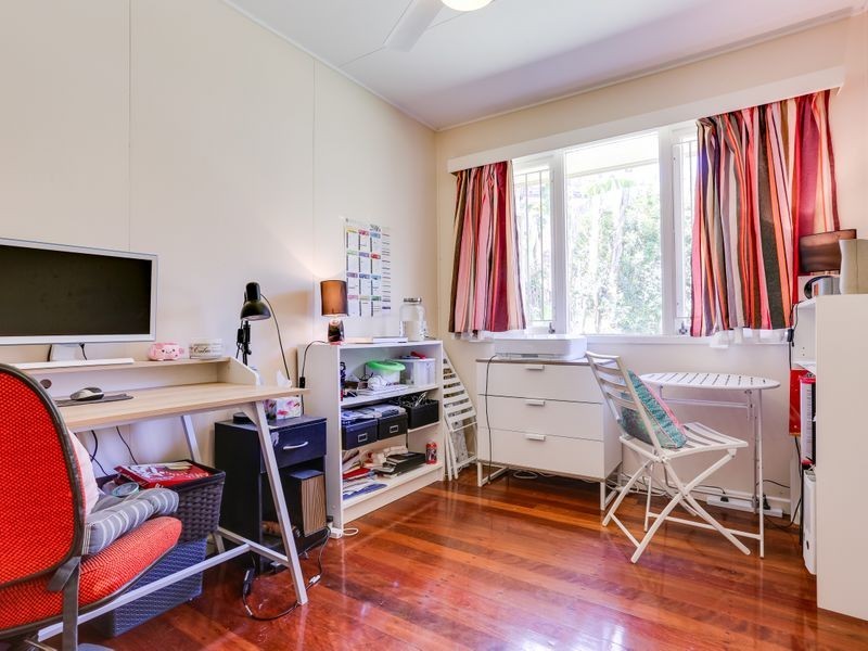 1 Currong Street, Kenmore QLD 4069