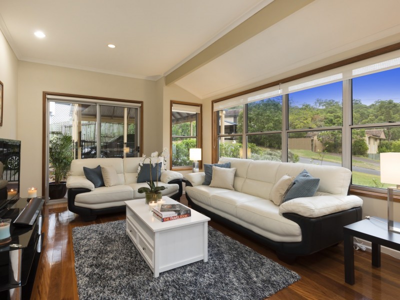 10 Alenola Street, Chapel Hill QLD 4069