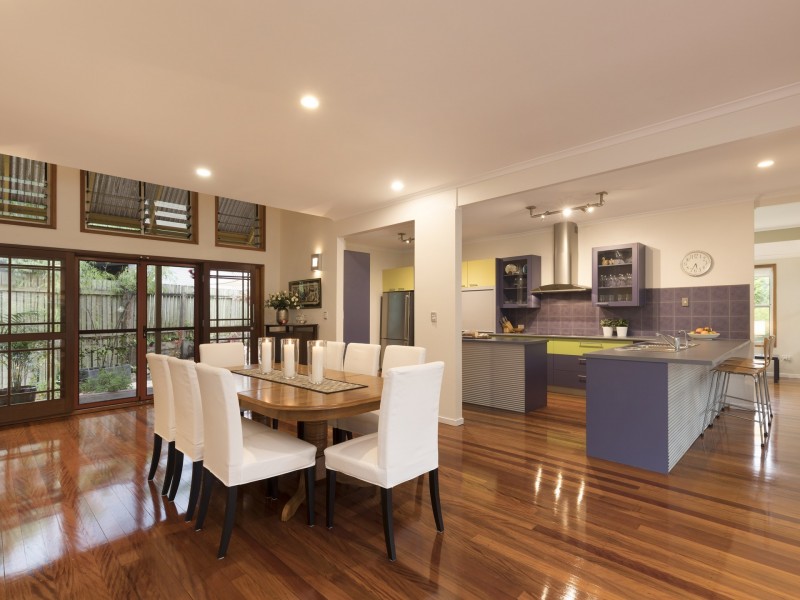 10 Alenola Street, Chapel Hill QLD 4069