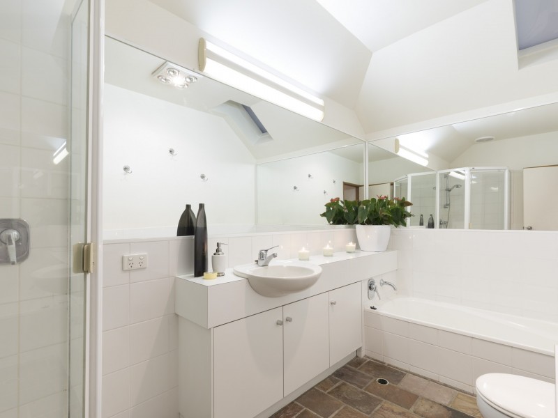 10 Alenola Street, Chapel Hill QLD 4069