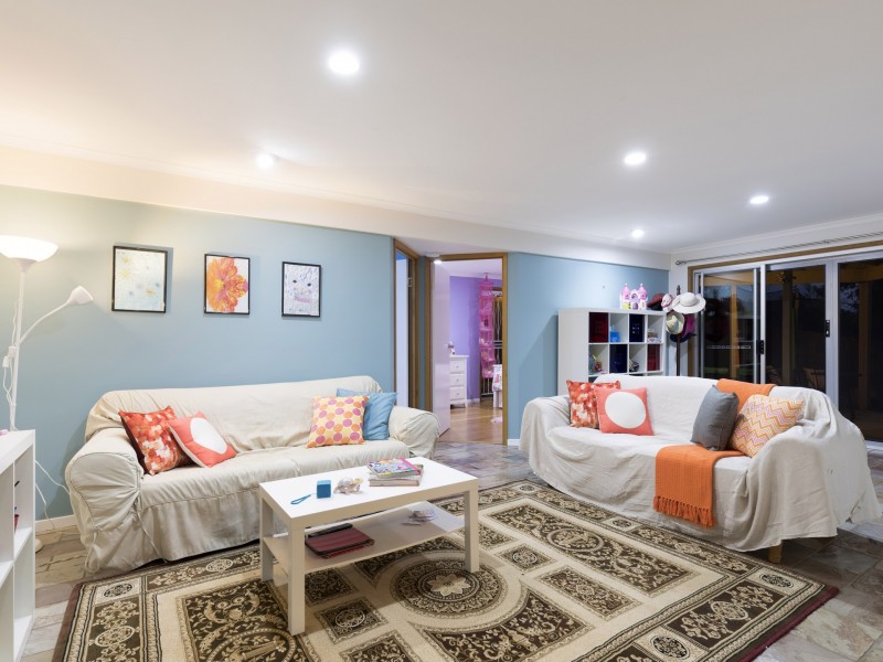 10 Alenola Street, Chapel Hill QLD 4069