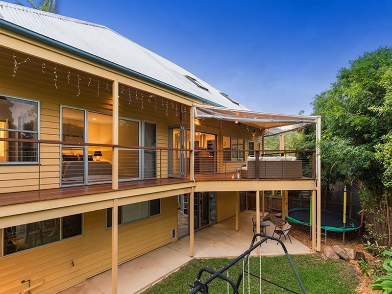 10 Alenola Street, Chapel Hill QLD 4069