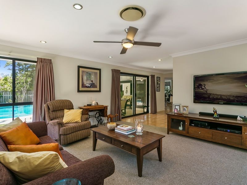 7 Bolton Close, Brookfield QLD 4069