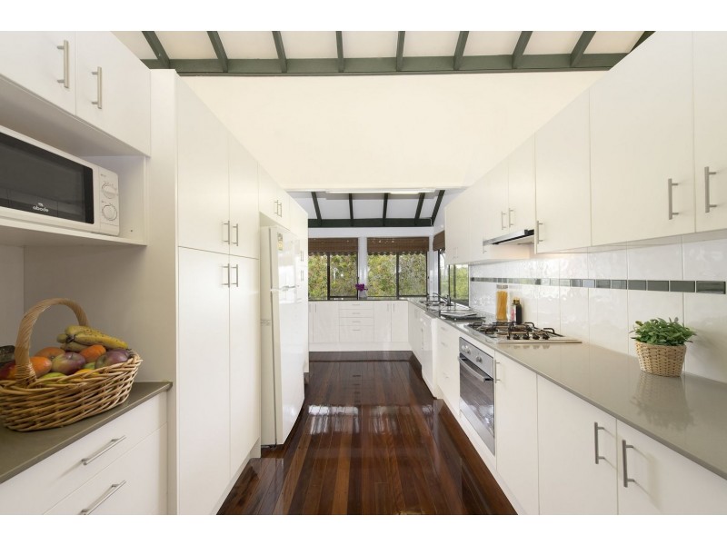 32 Pentlay Street, Kenmore QLD 4069