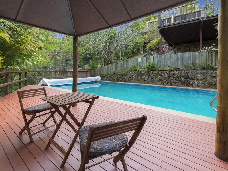 32 Pentlay Street, Kenmore QLD 4069