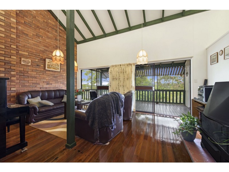 32 Pentlay Street, Kenmore QLD 4069
