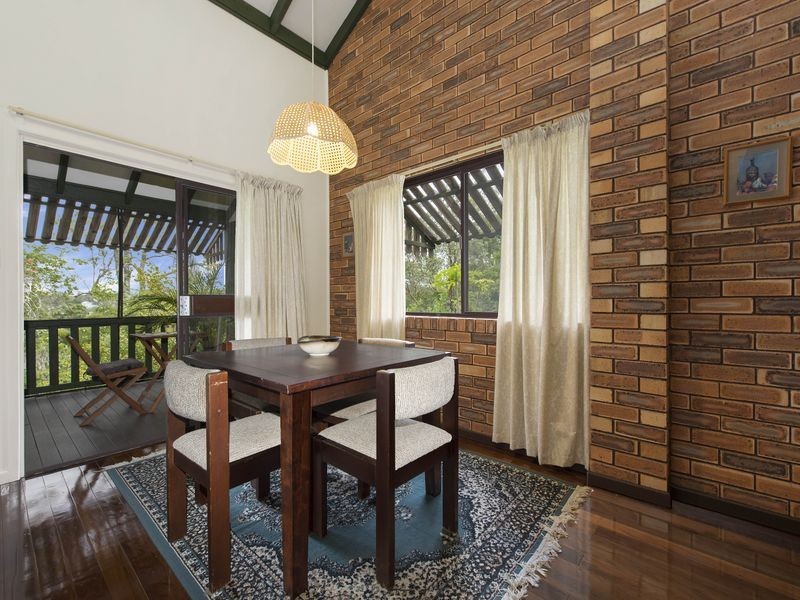 32 Pentlay Street, Kenmore QLD 4069