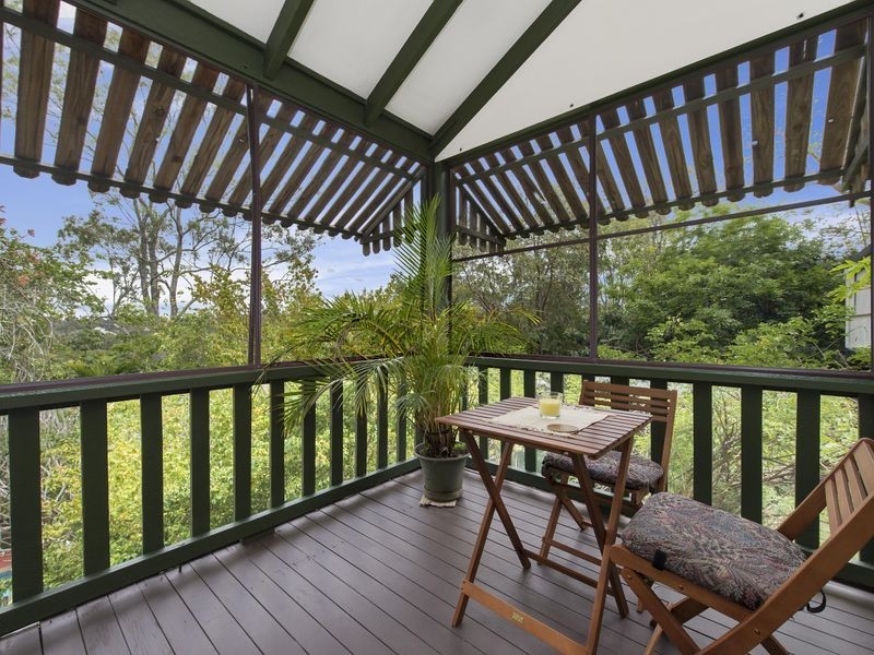 32 Pentlay Street, Kenmore QLD 4069