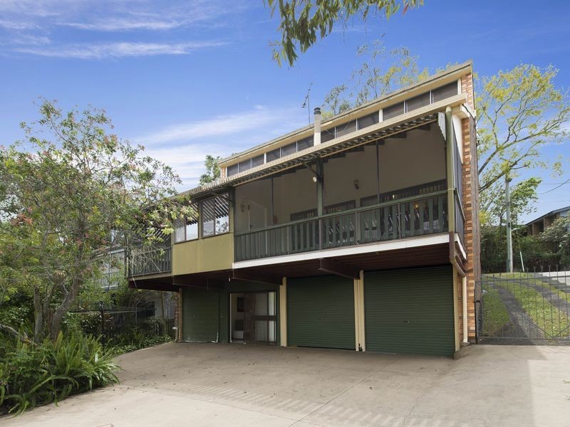 32 Pentlay Street, Kenmore QLD 4069