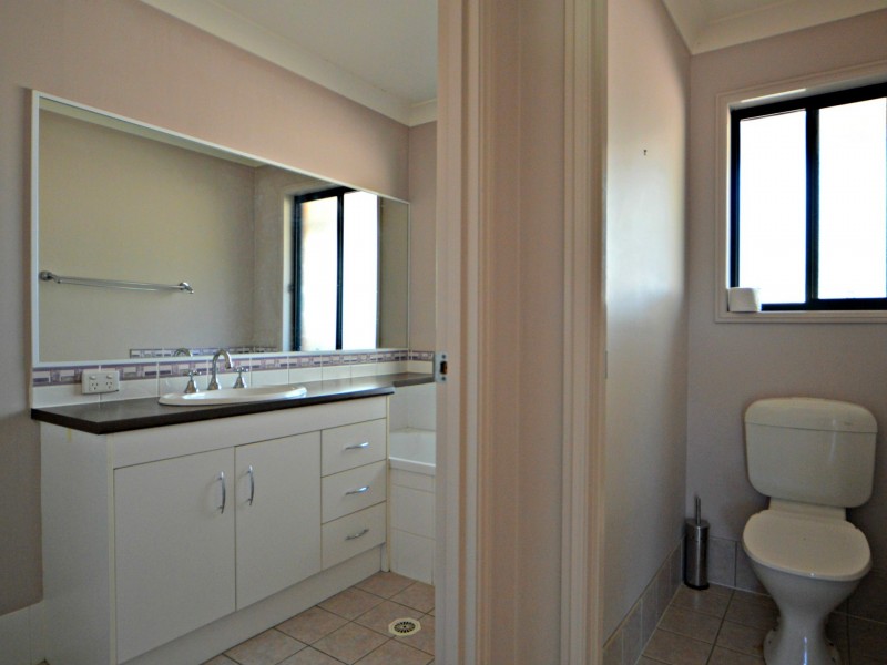 50 Lagoon Crescent, Bellbowrie QLD 4070