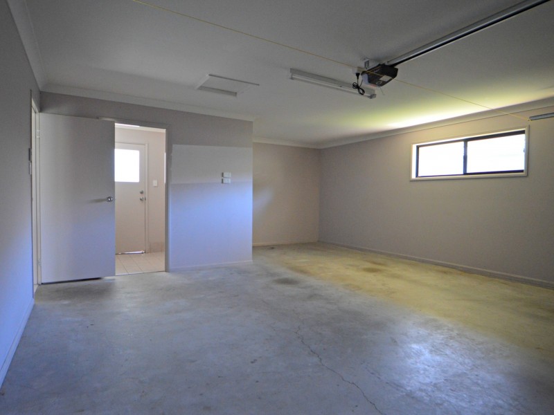 50 Lagoon Crescent, Bellbowrie QLD 4070