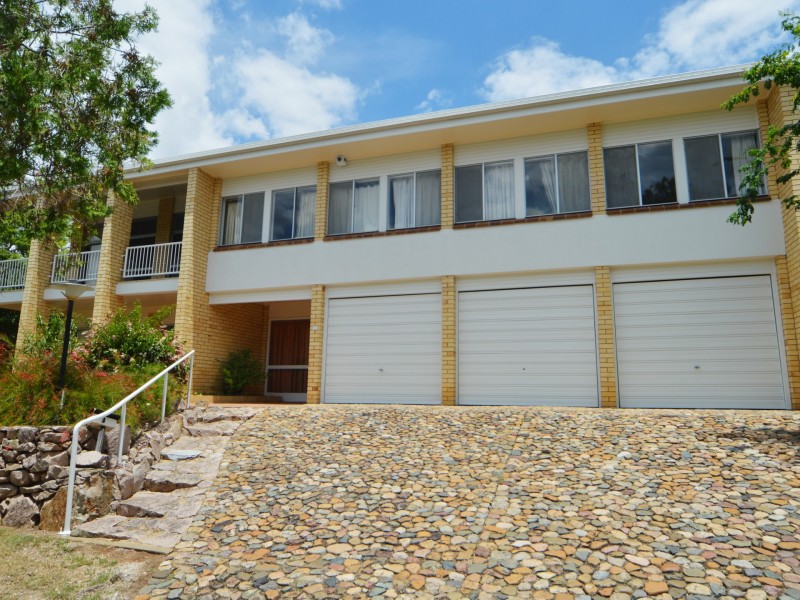 8 Gladesville Street, Kenmore QLD 4069