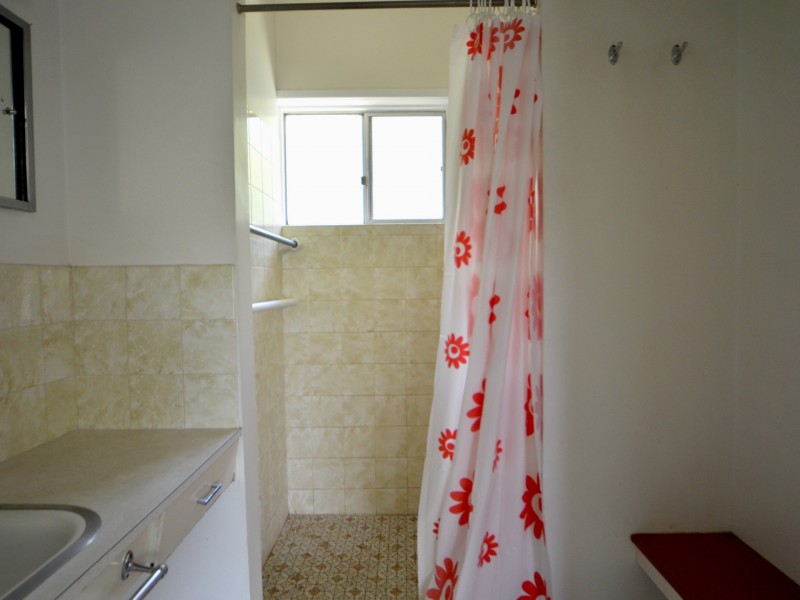 8 Gladesville Street, Kenmore QLD 4069