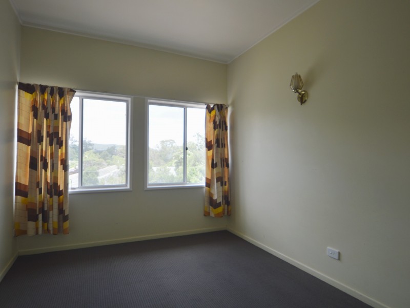 8 Gladesville Street, Kenmore QLD 4069