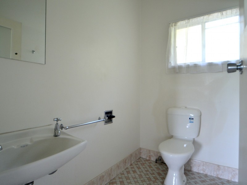 8 Gladesville Street, Kenmore QLD 4069