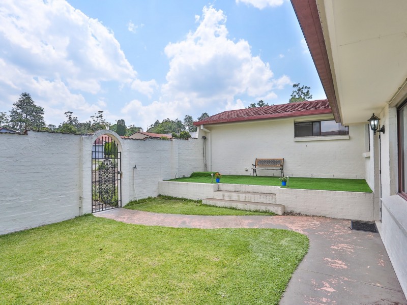 18 Pandian Crescent, Bellbowrie QLD 4070