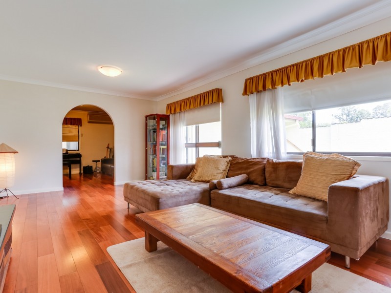 18 Pandian Crescent, Bellbowrie QLD 4070