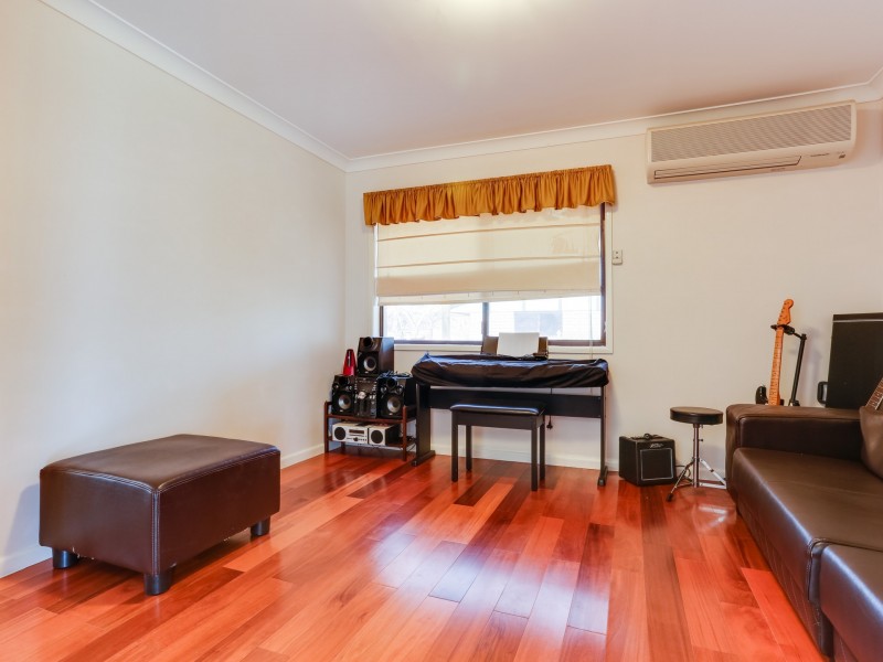 18 Pandian Crescent, Bellbowrie QLD 4070