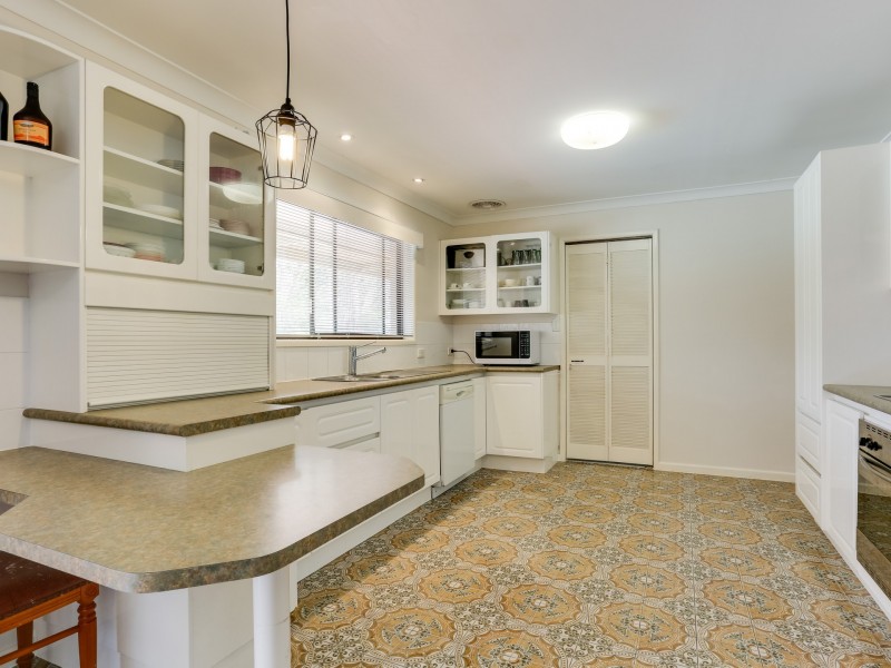 18 Pandian Crescent, Bellbowrie QLD 4070