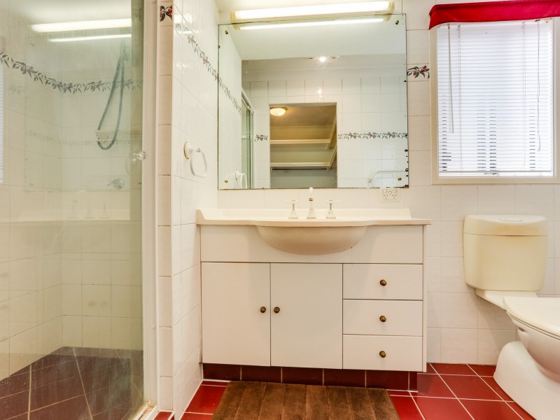 18 Pandian Crescent, Bellbowrie QLD 4070