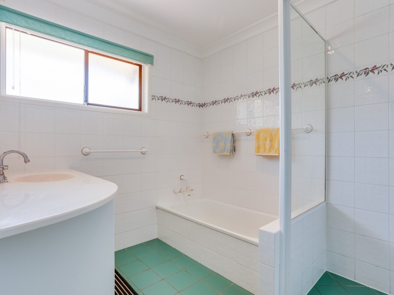 18 Pandian Crescent, Bellbowrie QLD 4070