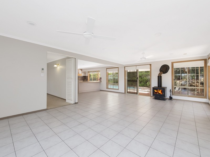 13 Seton Close, Kenmore Hills QLD 4069