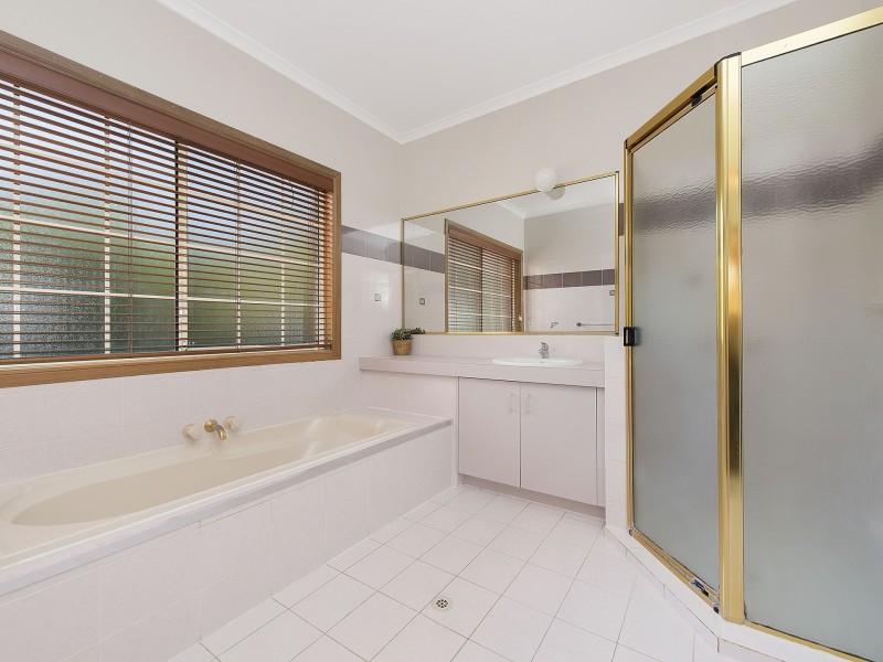 13 Seton Close, Kenmore Hills QLD 4069