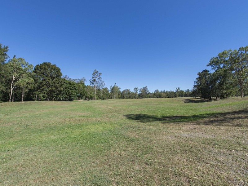 13 Seton Close, Kenmore Hills QLD 4069